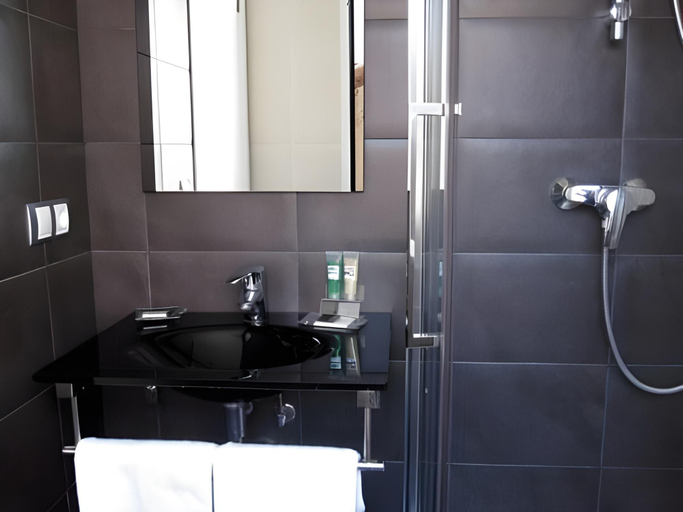 Bathroom 4, Salamanca Suites, Salamanca