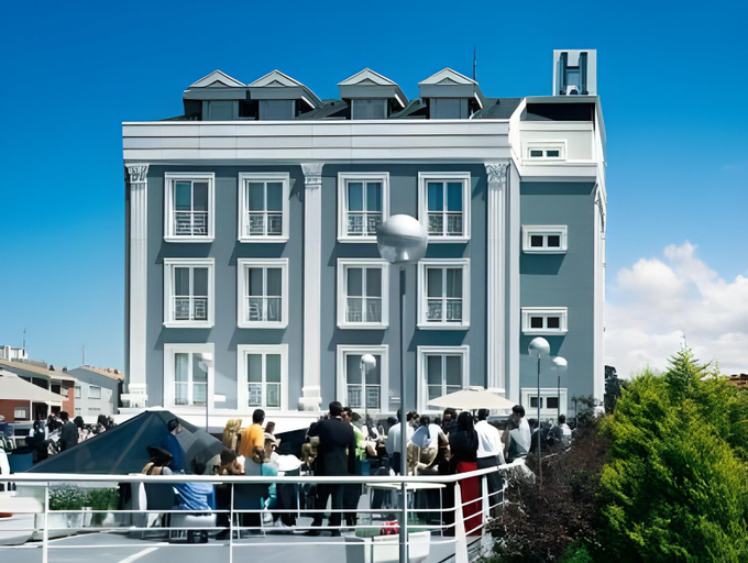 Exterior & Views