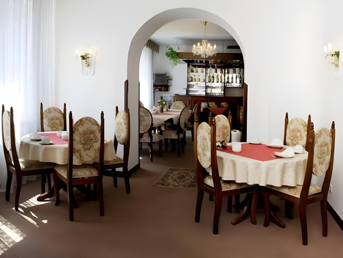 Food & Drinks 5, Hotel Excellent, Praha 8