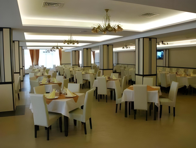 Food & Drinks 4, Hotel Restaurant Alesia, Livezeni