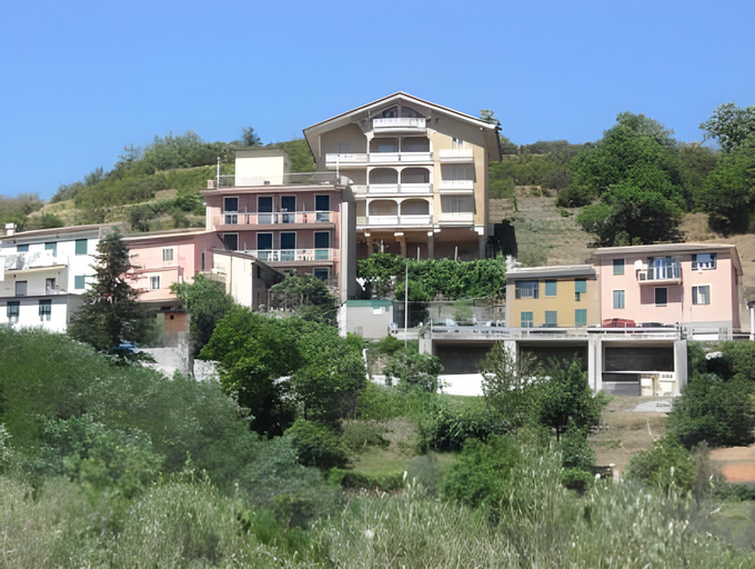 Albergo Caprile, Genova