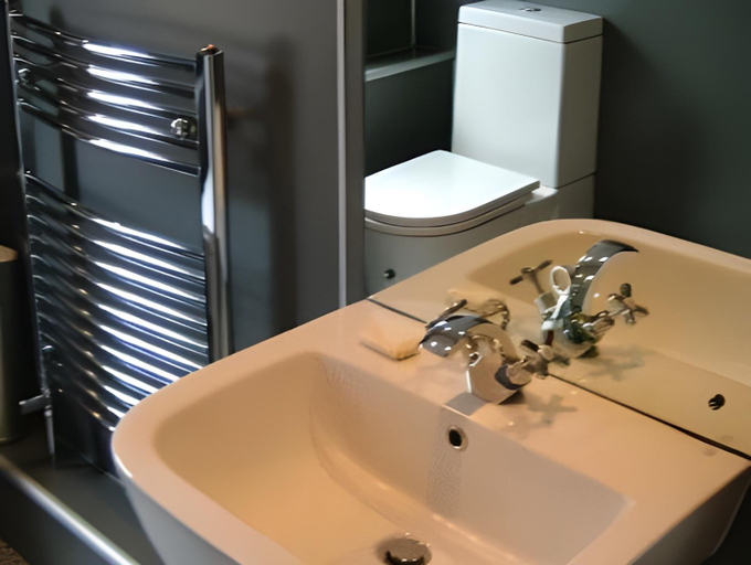 Bathroom 2, Aachen Hotel, Sefton