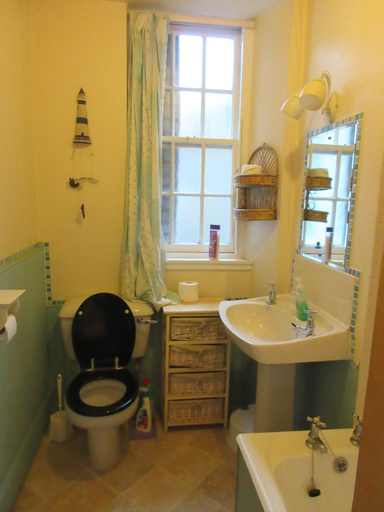 Bathroom 5, Anchor House, Fife