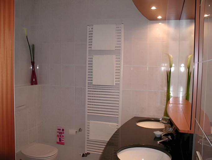 Bathroom 3, Hotel Royal, West-Vlaanderen