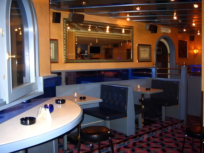 Others 4, Hotel 2B, Andelfingen