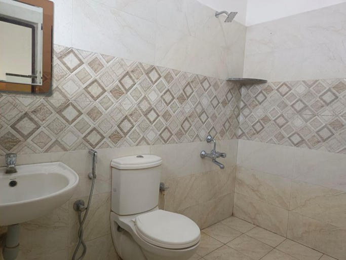 Bathroom, ARIVU LODGE AC, Coimbatore