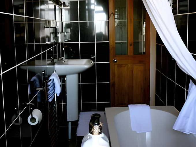 Bathroom 2, Beaches, South Ayrshire