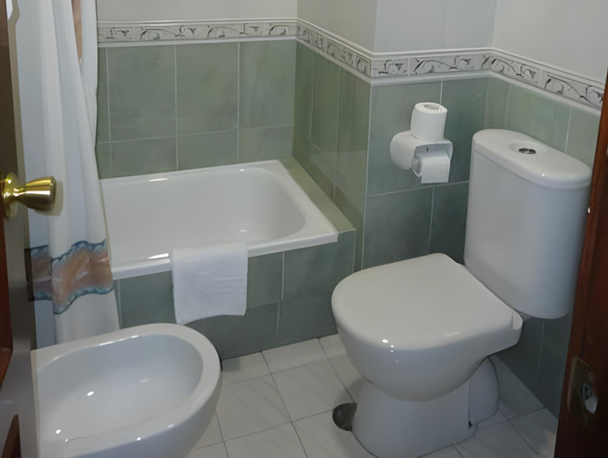 Bathroom 3, Hotel Cais, Pontevedra