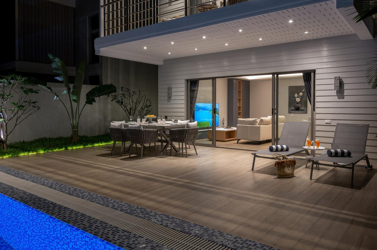 Exterior & Views