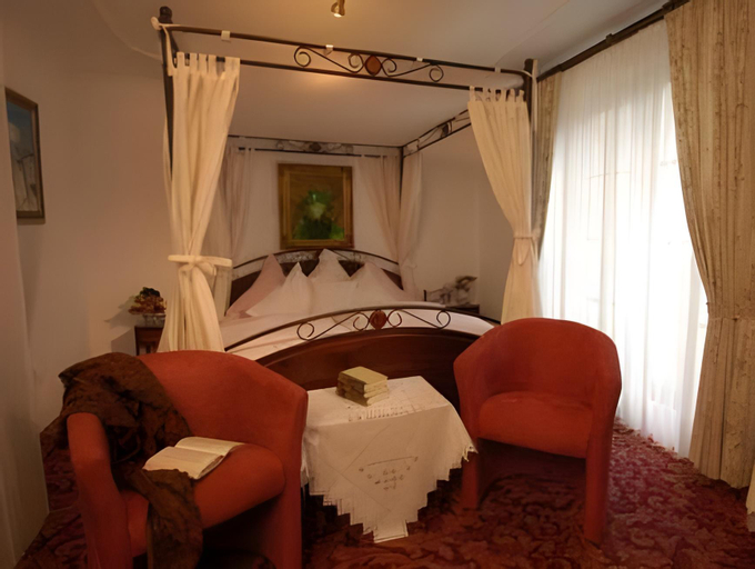 Bedroom 3, Hotel Steineweiher, Liège