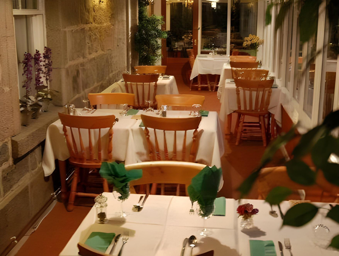 Food & Drinks 2, Willowbank, Highland