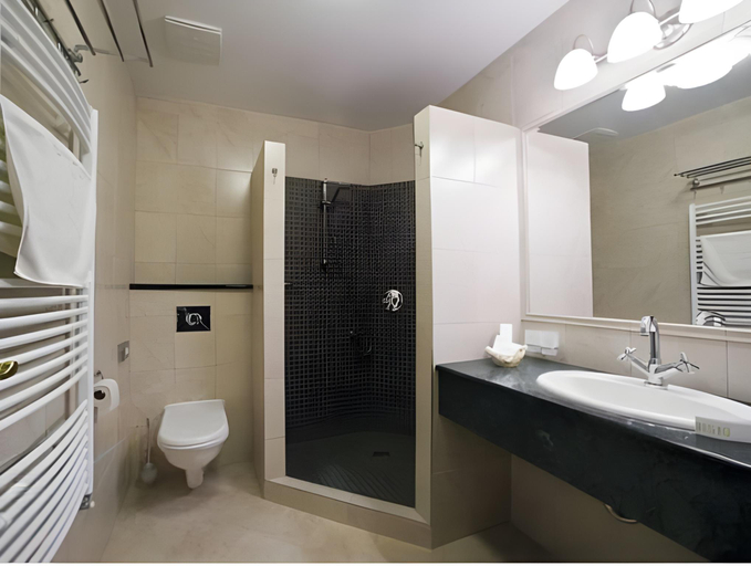 Bathroom 3, Hotel Stefanik, Myjava