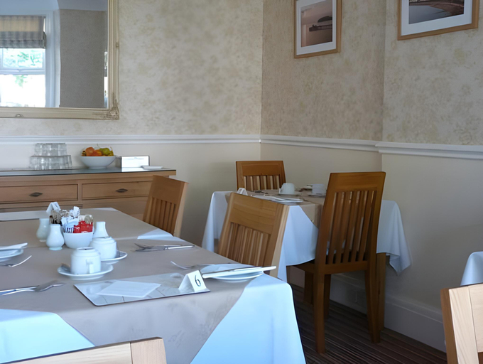 Food & Drinks, The Cliffbury, Conwy