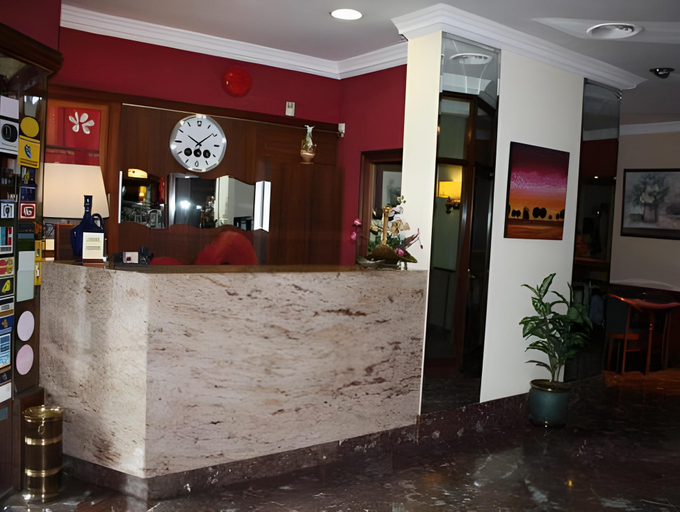 Others 5, Hotel Los Angeles, Girona