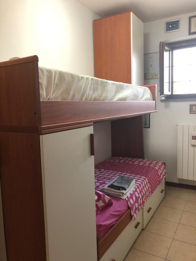 Bedroom 2, Villa Mirella: Casa vista lago con piscina, Bergamo