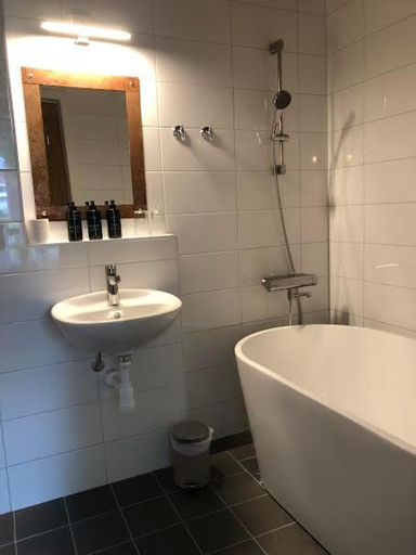 Bathroom 2, Steel Hotel, Smedjebacken