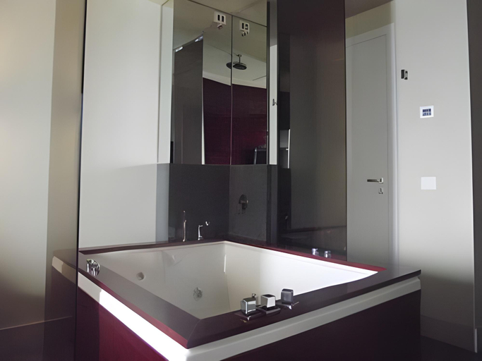 Bathroom 5, Main Palace Hotel, Messina