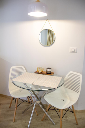Others 5, Stacey’s Stylish studio