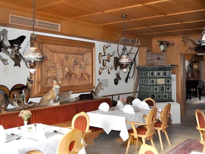 Food & Drinks 5, Al Plan, A mountain moving hotel, Bolzano