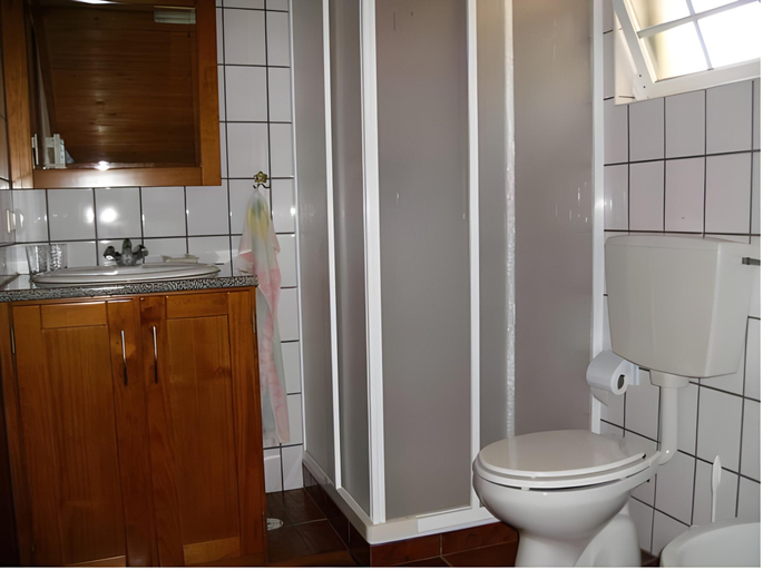 Bathroom 4, Quinta Camarena, Santiago do Cacém