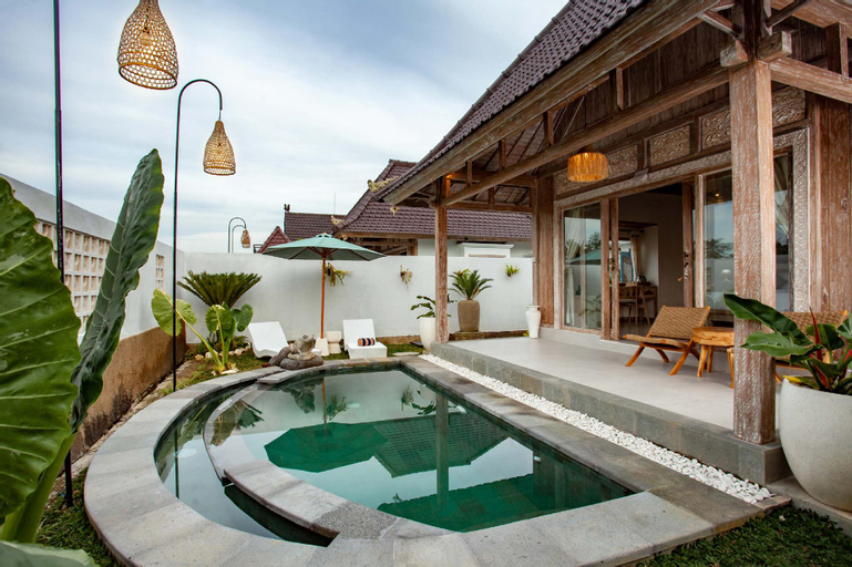 Swimming Pool 13