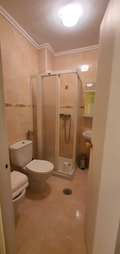 Bathroom 3, Hotel A Estrada Rooms, Pontevedra