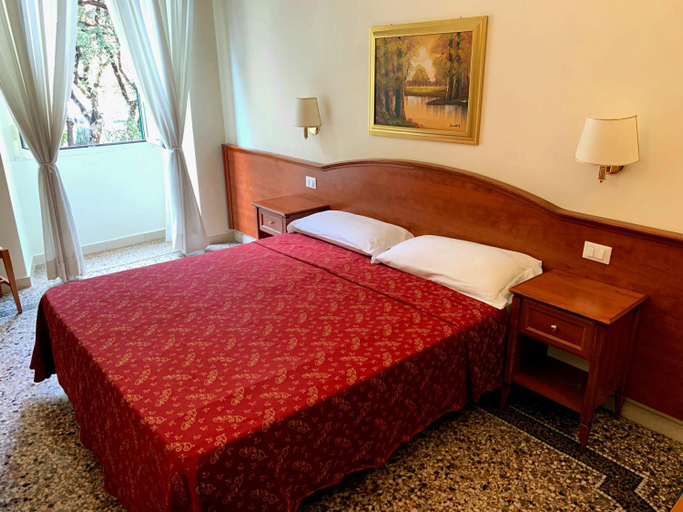 Bedroom 2, Paramount, Rome