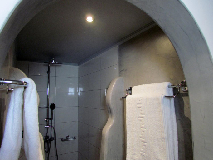 Bathroom 4, Philippion, South Aegean