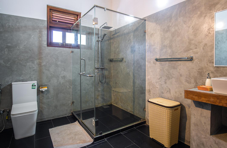 Bathroom 4, Yamu Lanka Inn, Kaduwela