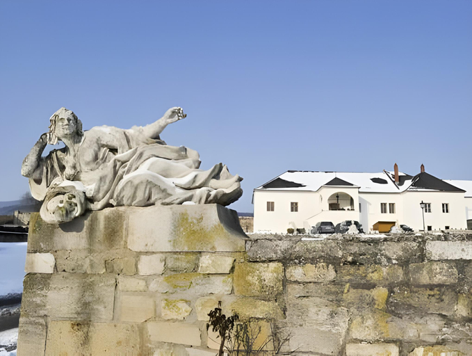 Others 4, Freigut Thallern, Mödling