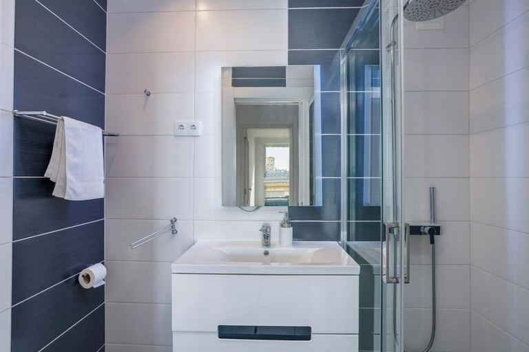 Bathroom 3, Old Town Beach Apartments, Albufeira