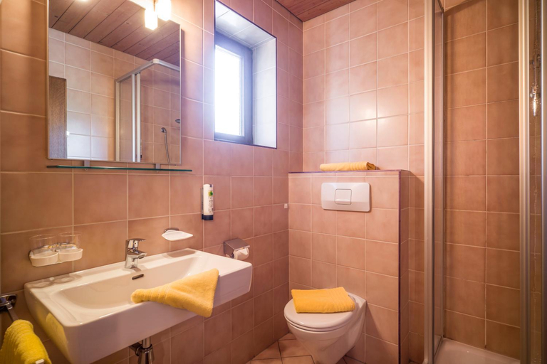 Bathroom 3, Hotel Landhaus Zillertal, Schwaz