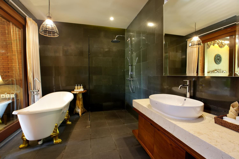 Bathroom 16