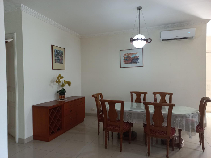 Dining Room 9