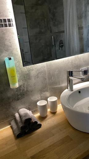 Bathroom 14