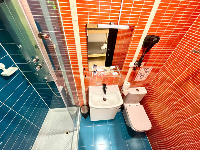 Bathroom 2, OPERA ROOMS, Madrid
