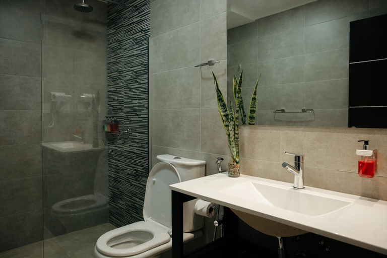 Bathroom, Hotel Batista, Capital