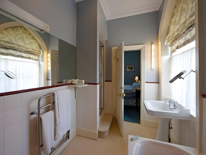 Bathroom 2, The Boar's Head, North Yorkshire