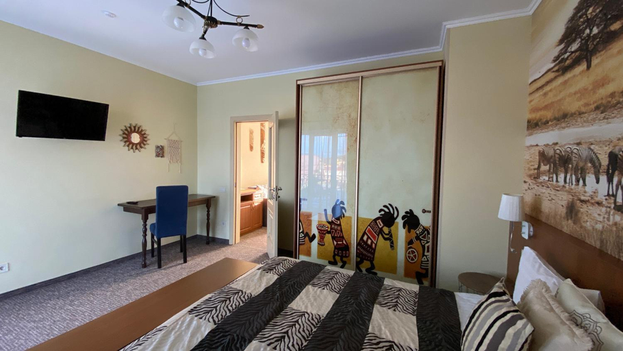 Bedroom 2, Poeziya Mandriv, Drohobyts'kyi