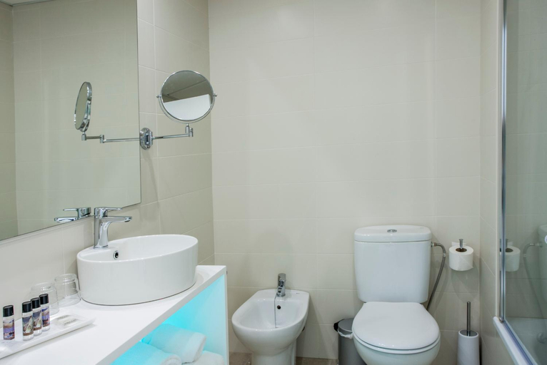 Bathroom 5, Hotel Villa Luz, Valencia
