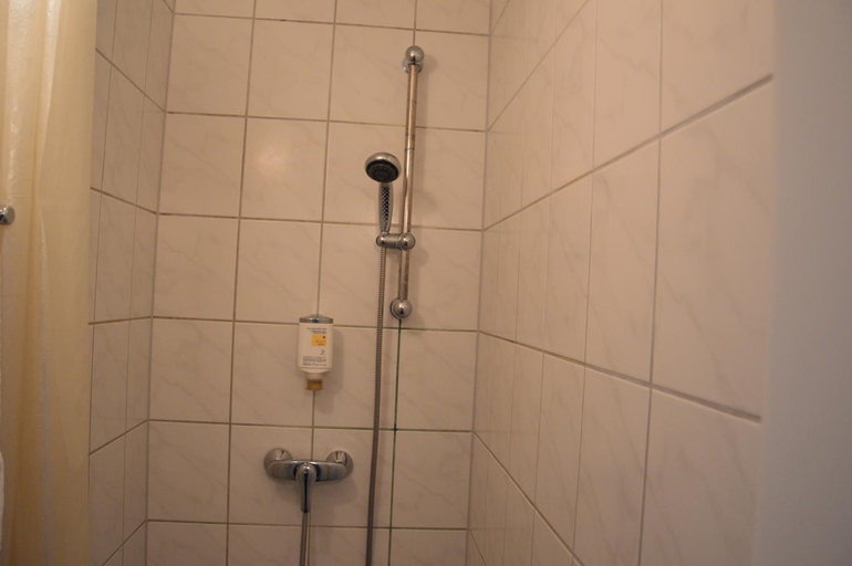 Bathroom, Hotel Mercedes/Centrum, Hamburg