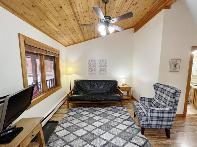 Others 3, Columbine B Cabin Suite, Teller