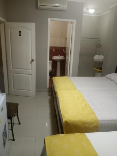 Bedroom 5, Hotel Premier Inn, Manta