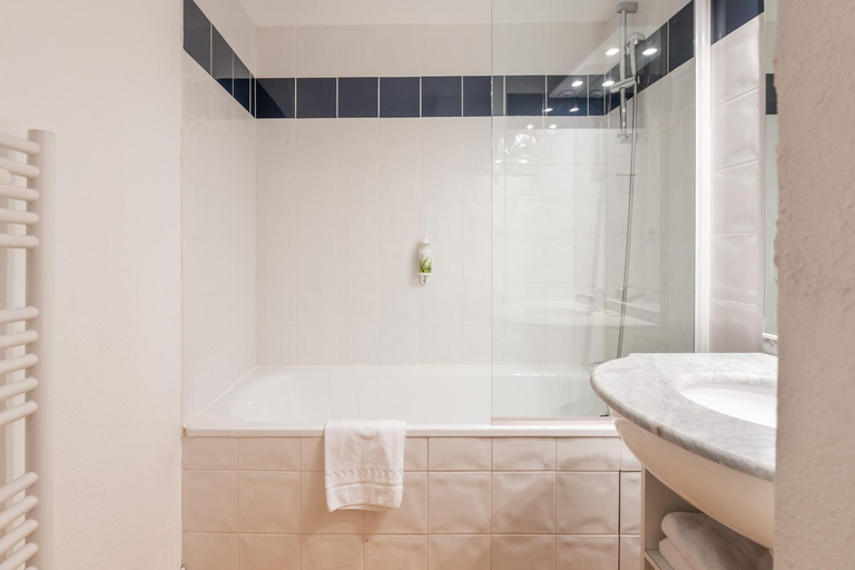 Bathroom 4, Residhotel Grenette, Isère