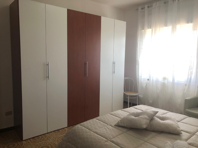 Others 4, B & B Patrizia, Crotone