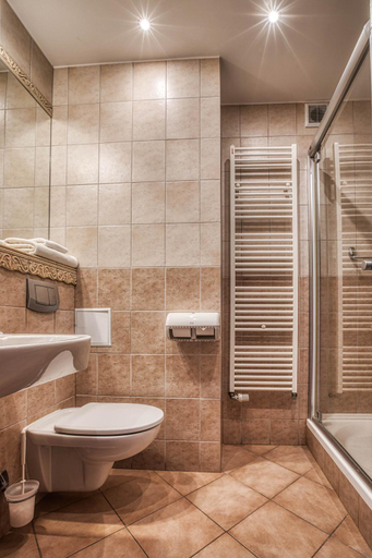 Bathroom 3, 4 Pory Roku Resort Sauna & Spa, Gdańsk