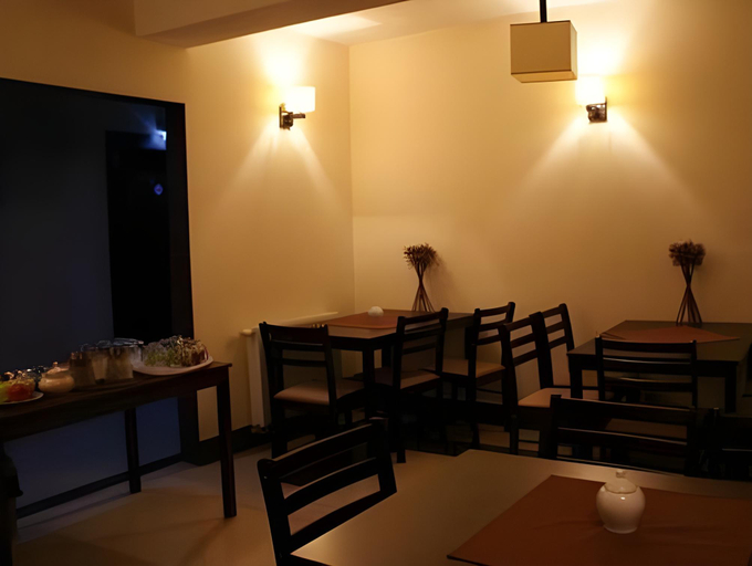 Dining Room, Noclegi M4, Grodzisk Mazowiecki