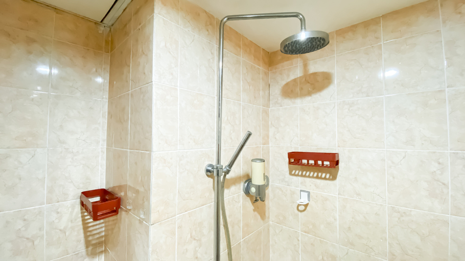 Bathroom 5, Comfortable and Simply 1BR Apartment Centro City By Travelio, West Jakarta