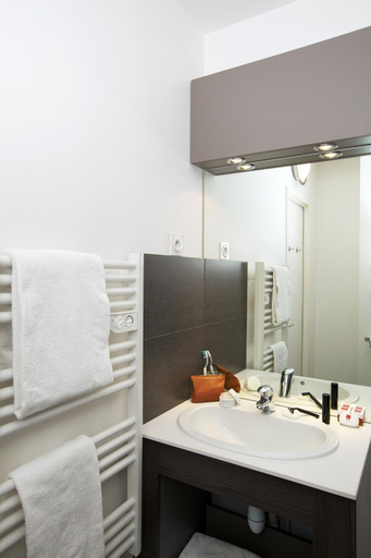 Bathroom 4, Sejours and Affaires Montreuil Saint Mande, Seine-Saint-Denis