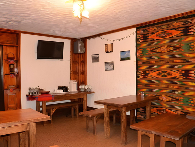 Food & Drinks 4, Fayniy Motel, Nadvirnians'kyi